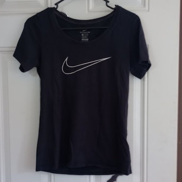 Nike Tee - Picture 1 of 7